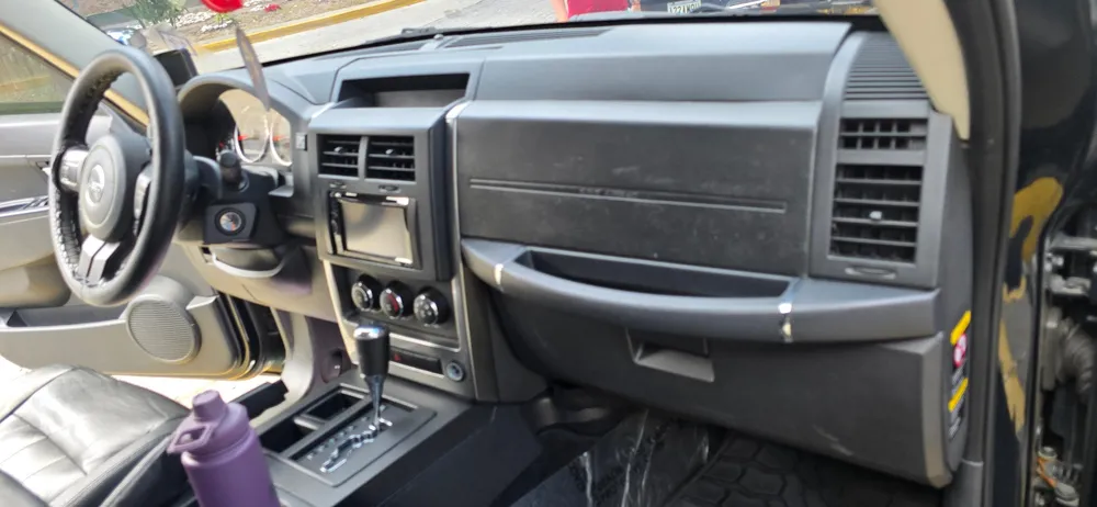 SUV Jeep Cherokee kk 2013 en Caracas — foto 13