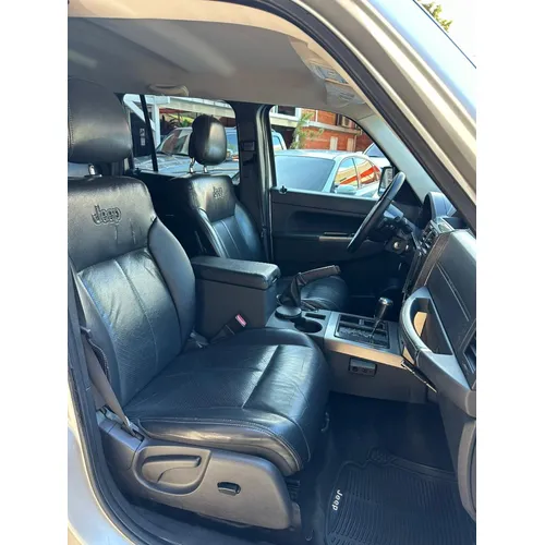 Caminhonete Jeep Cherokee kk 2011 en Caracas — foto 8