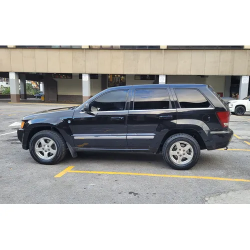 SUV Jeep Grand Cherokee 2007 en Caracas — foto 4