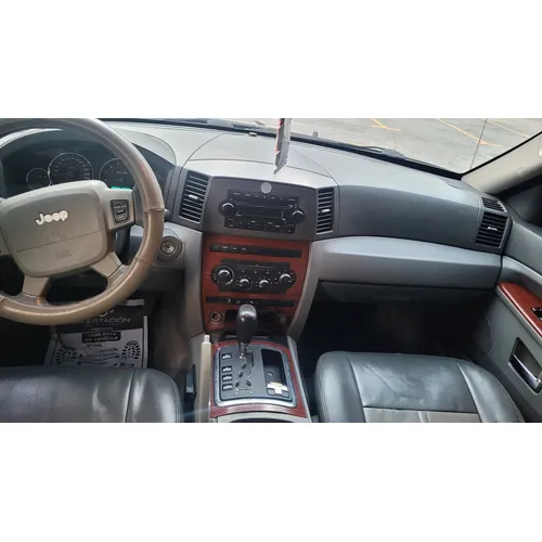 SUV Jeep Grand Cherokee 2007 en Caracas — foto 5