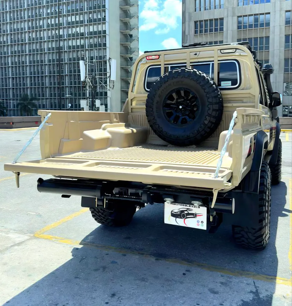 Picape Toyota Land Cruiser Hembrita LX 2025 en Caracas — foto 11