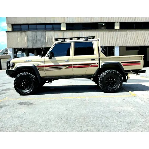 Picape Toyota Land Cruiser Hembrita LX 2025 en Caracas — foto 7