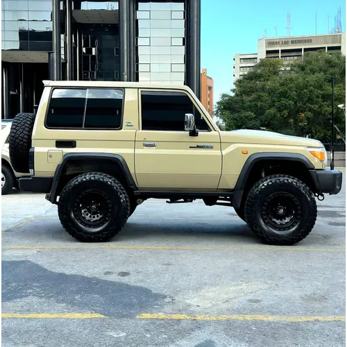 Off-Road Toyota Land Cruiser Machito Dubai 2021 en Caracas — foto 7