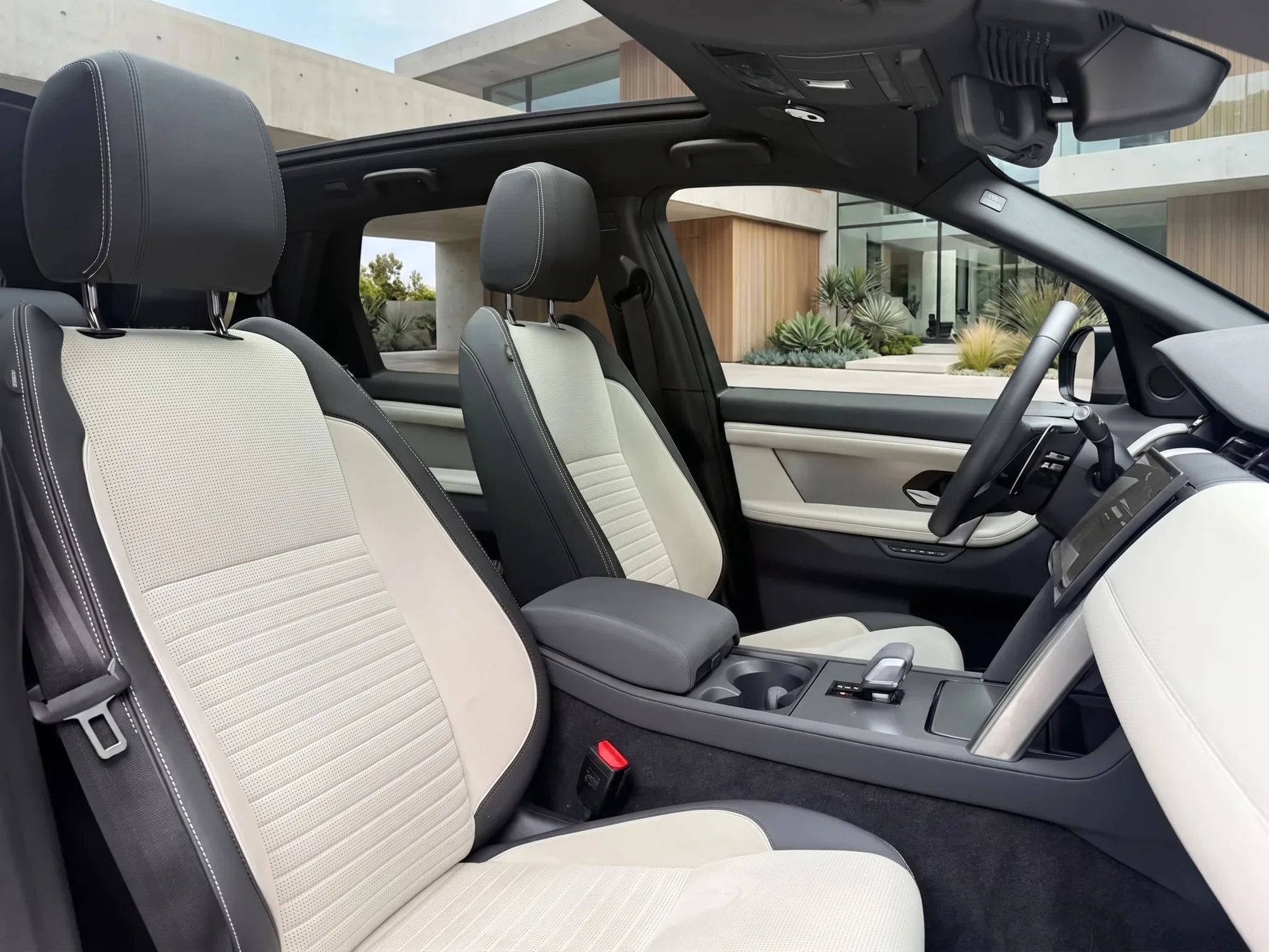 SUV Land Rover Discovery Sport 2024 en Caracas — foto 4