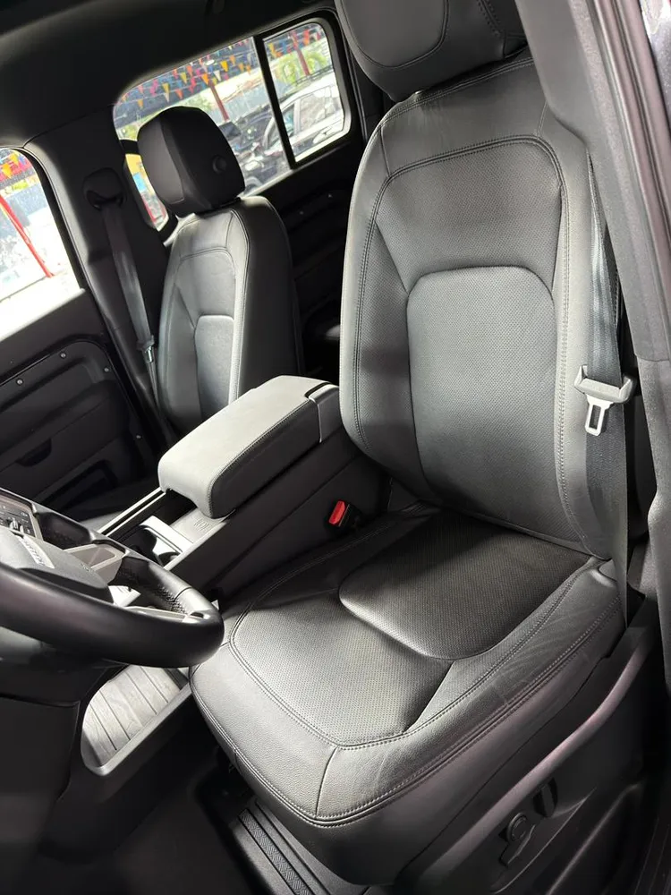 Caminhonete Land Rover Defender P300 2024 en Caracas — foto 9