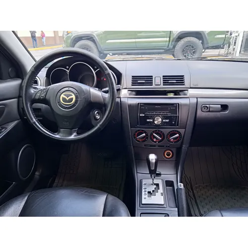Sedã Mazda 3 2008 en Caracas — foto 7