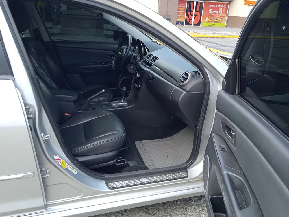 Sedã Mazda 3 2008 en Caracas — foto 9