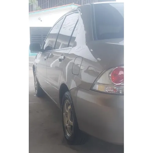 Sedã Mitsubishi Lancer GLX 2011 en San Juan de Los Morros — foto 3