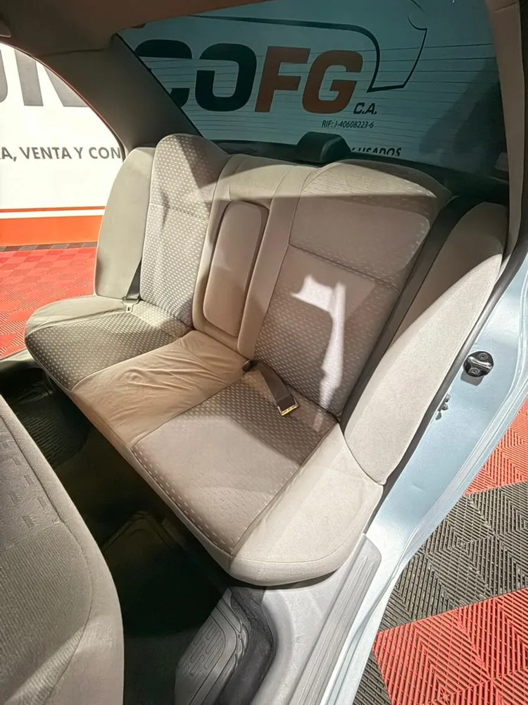 Sedã Mitsubishi Lancer GLX 2012 en Caracas — foto 14