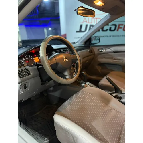 Sedã Mitsubishi Lancer GLX 2012 en Caracas — foto 8