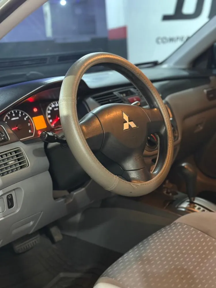 Sedã Mitsubishi Lancer GLX 2012 en Caracas — foto 9
