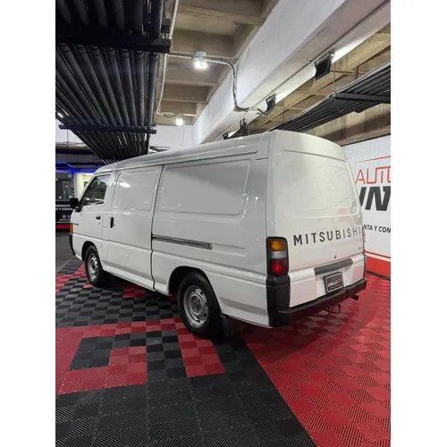 MiniVan Mitsubishi Panel L300 2015 en Caracas — foto 6