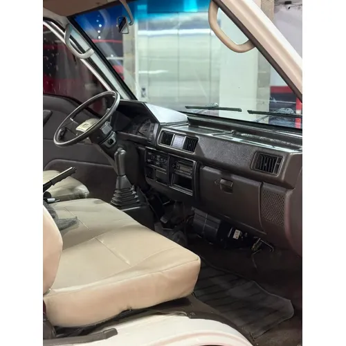 MiniVan Mitsubishi Panel L300 2015 en Caracas — foto 8
