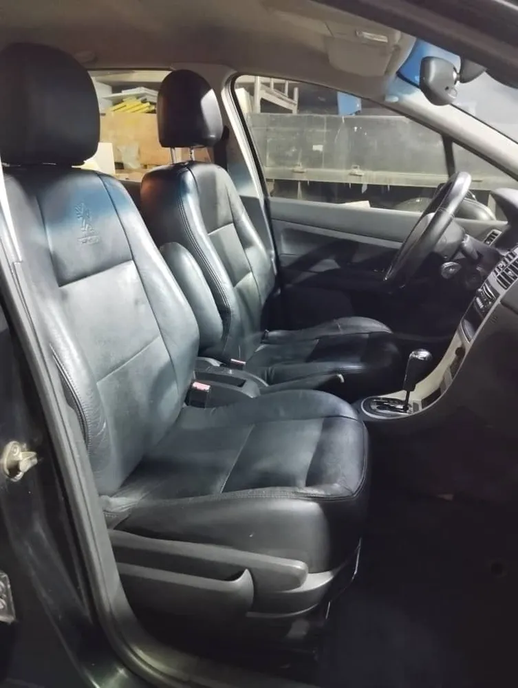 Sedã Peugeot 307 2008 en Caracas — foto 12