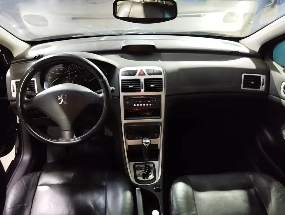 Sedã Peugeot 307 2008 en Caracas — foto 13