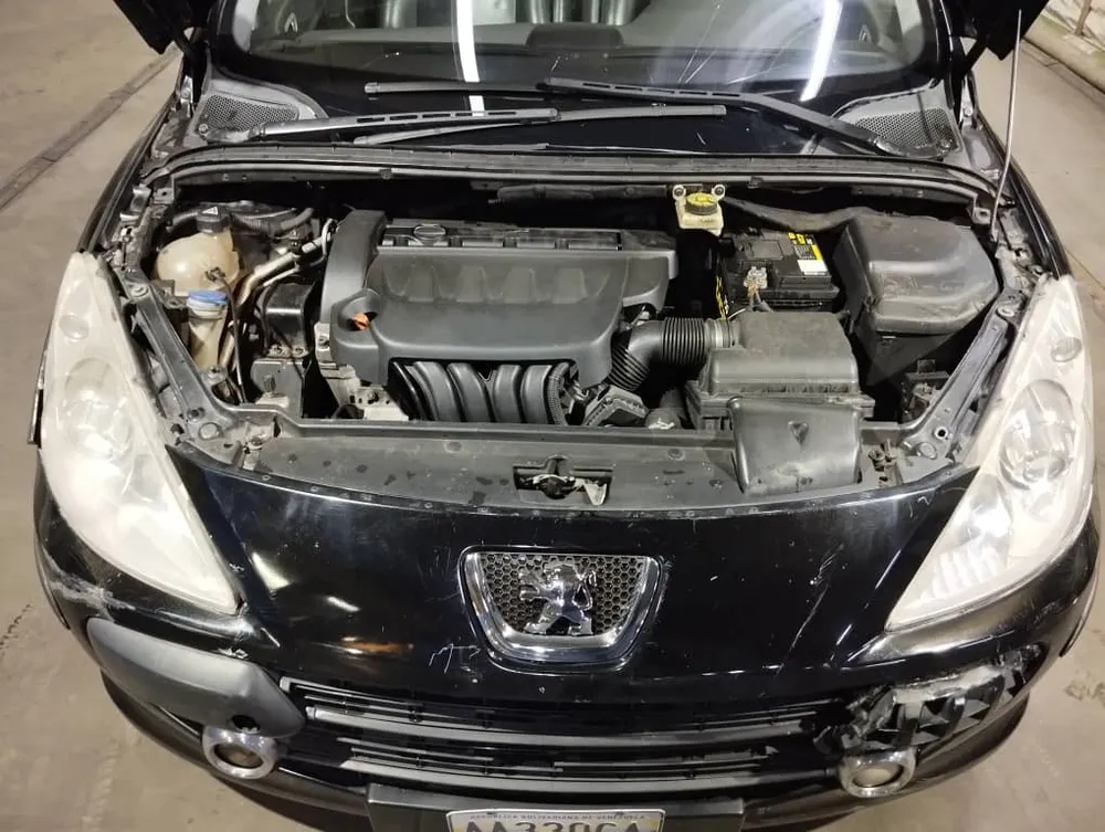 Sedã Peugeot 307 2008 en Caracas — foto 14