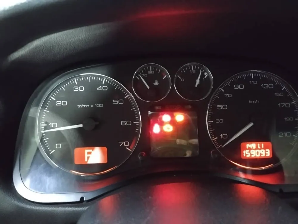 Sedã Peugeot 307 2008 en Caracas — foto 15