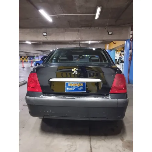 Sedã Peugeot 307 2008 en Caracas — foto 7