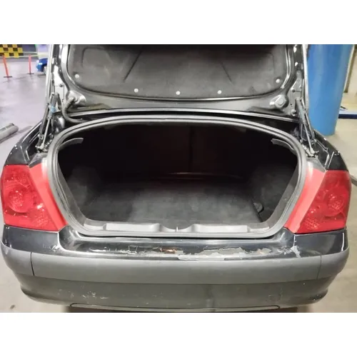 Sedã Peugeot 307 2008 en Caracas — foto 8