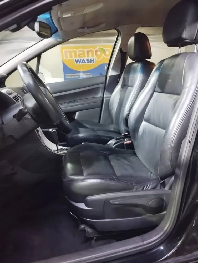 Sedã Peugeot 307 2008 en Caracas — foto 9