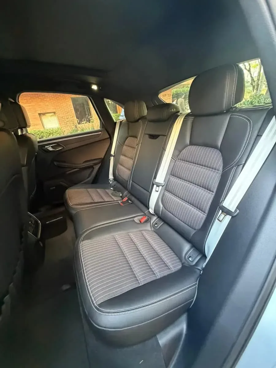 SUV Porsche Macan T 2025 en Caracas — foto 6