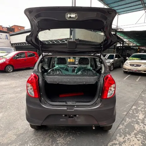 Sedã Suzuki Alto 2024 en Caracas — foto 15