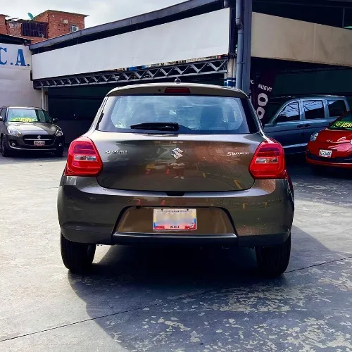 Hatchback Suzuki Swift 2024 en Caracas — foto 8