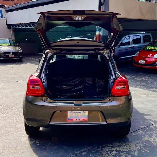 Hatchback Suzuki Swift 2024 en Caracas — foto 9