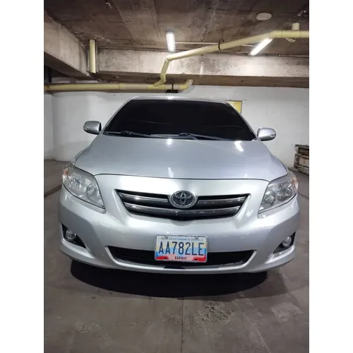 Sedã Toyota Corolla GLI 2010 en Caracas — foto 4