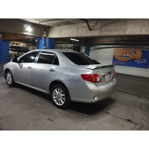 Sedã Toyota Corolla GLI 2010 en Caracas — foto 5