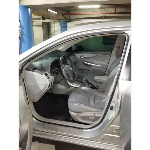 Sedã Toyota Corolla GLI 2010 en Caracas — foto 6