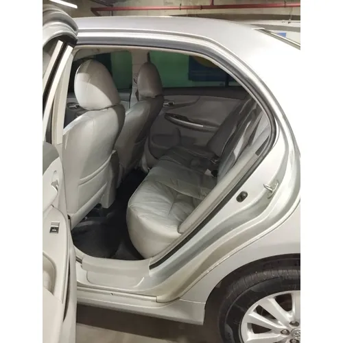 Sedã Toyota Corolla GLI 2010 en Caracas — foto 7