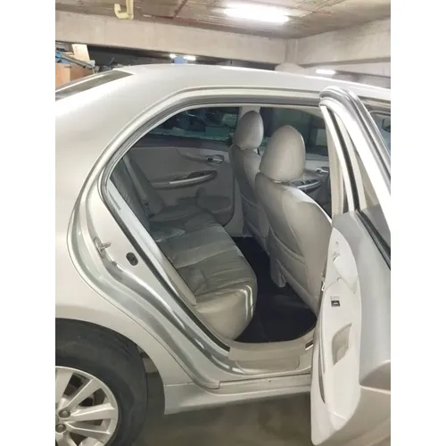Sedã Toyota Corolla GLI 2010 en Caracas — foto 8