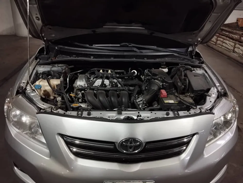 Sedã Toyota Corolla GLI 2010 en Caracas — foto 10