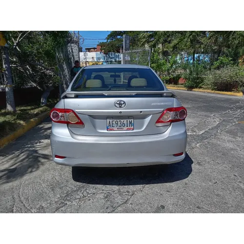 Sedã Toyota Corolla Explosion 2012 en La Guaira — foto 2