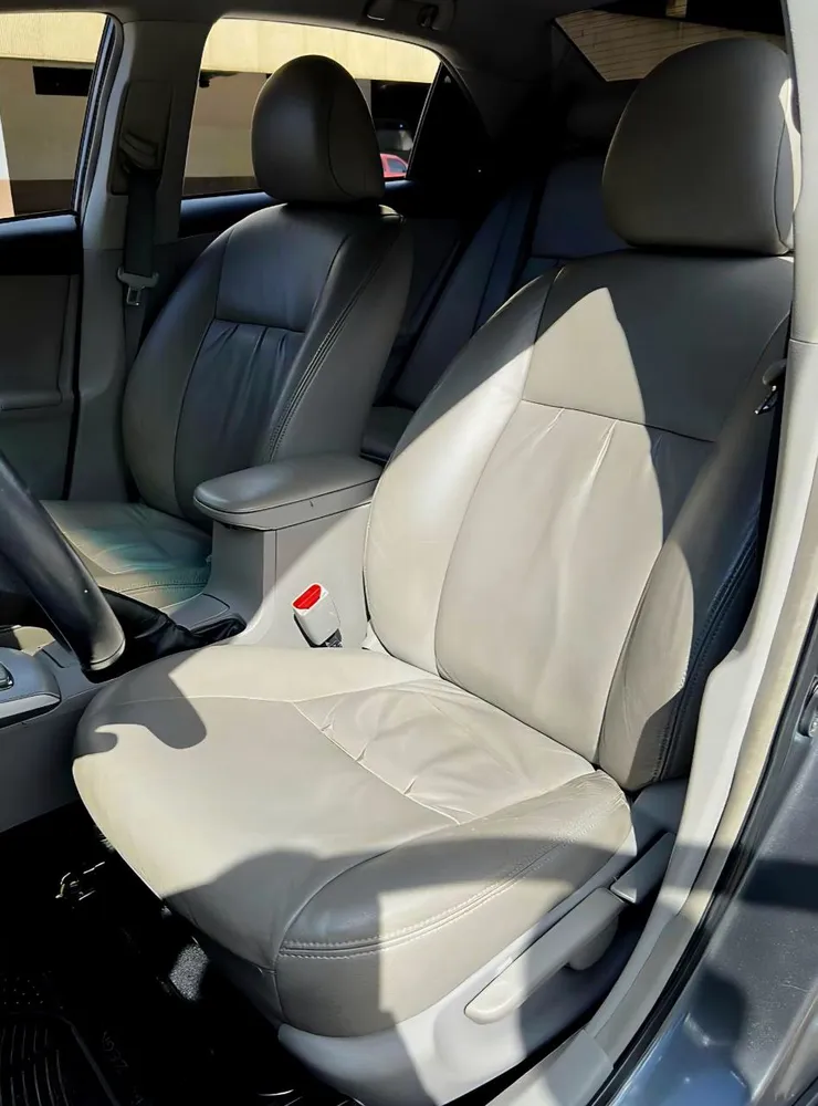 Sedã Toyota Corolla GLI 2013 en Caracas — foto 12