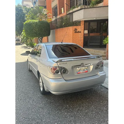 Sedã Toyota Corolla GLI 2007 en Caracas — foto 4