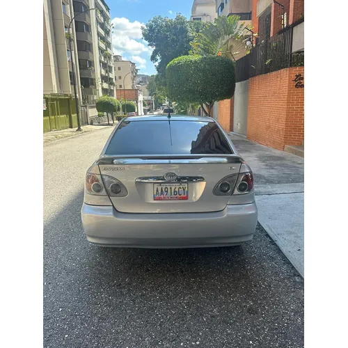 Sedã Toyota Corolla GLI 2007 en Caracas — foto 5