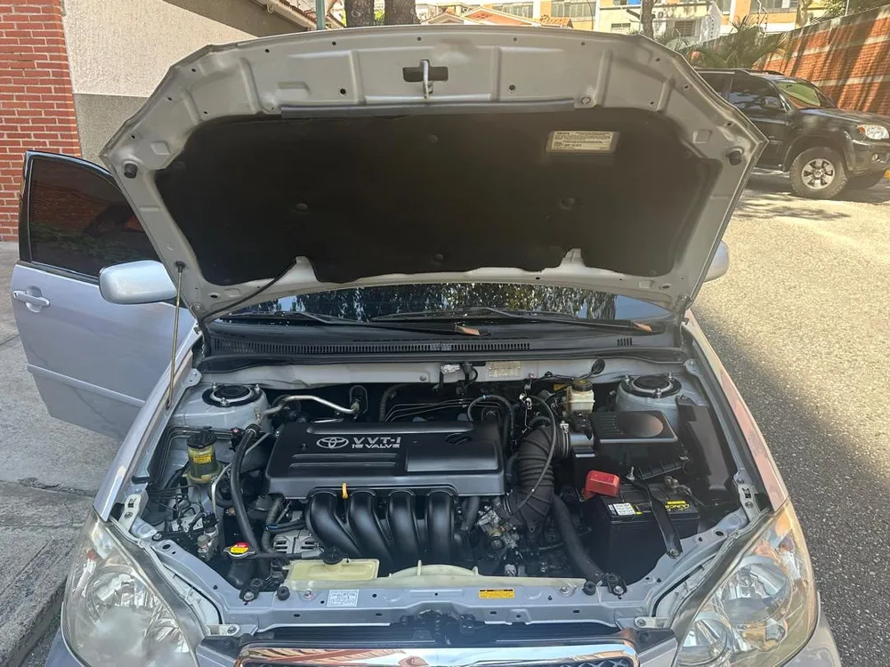 Sedã Toyota Corolla GLI 2007 en Caracas — foto 9