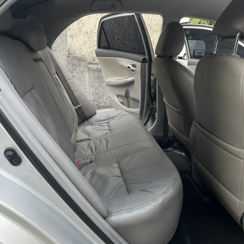 Sedã Toyota Corolla GLI 2012 en Caracas — foto 12