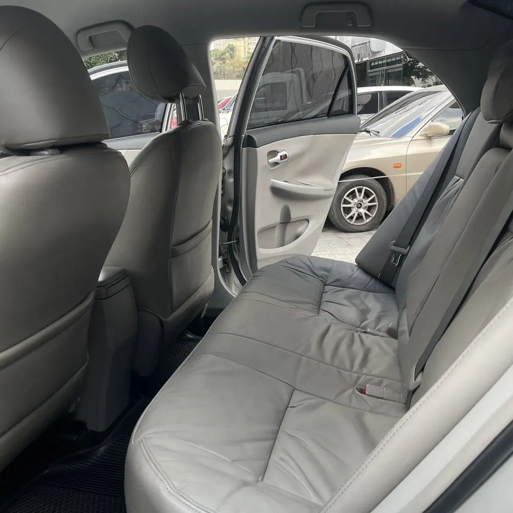 Sedã Toyota Corolla GLI 2012 en Caracas — foto 13