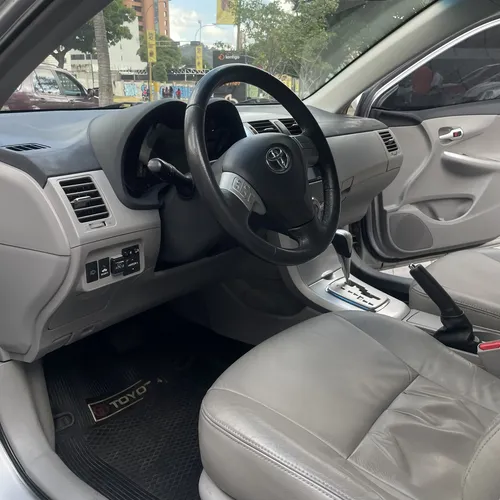 Sedã Toyota Corolla GLI 2012 en Caracas — foto 7