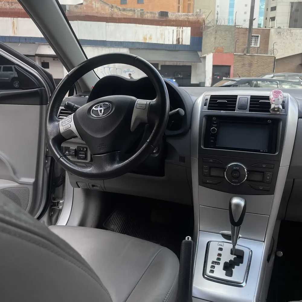 Sedã Toyota Corolla GLI 2012 en Caracas — foto 8