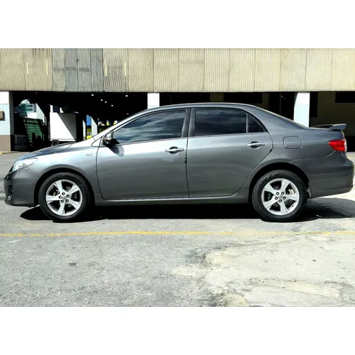 Sedã Toyota Corolla GLI 2013 en Caracas — foto 7