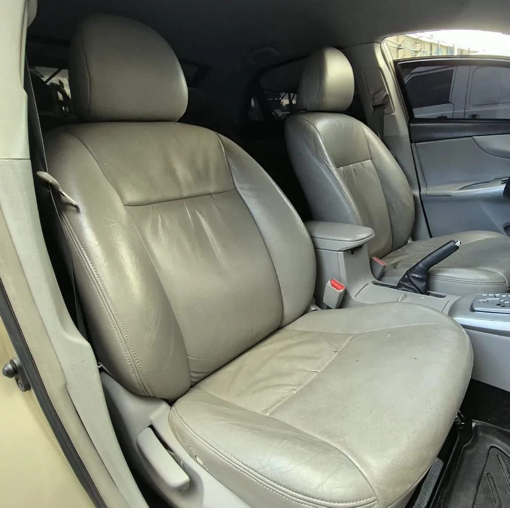 Sedã Toyota Corolla GLI 2013 en Caracas — foto 14
