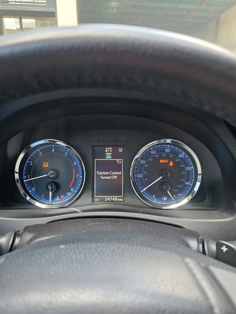 Sedã Toyota Corolla SE 2017 en Caracas — foto 11