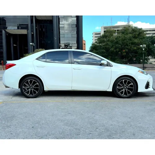 Sedã Toyota Corolla SE 2018 en Caracas — foto 7
