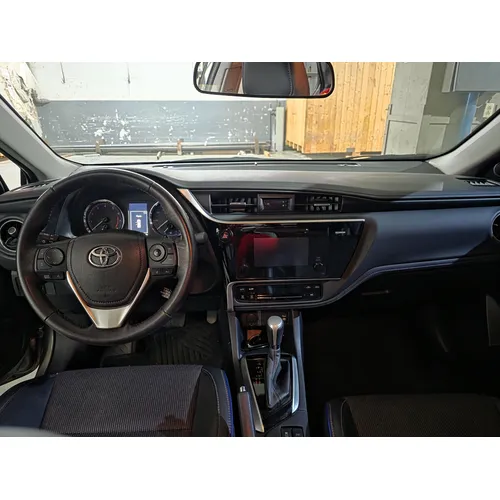 Sedã Toyota Corolla SE 2017 en Caracas — foto 7