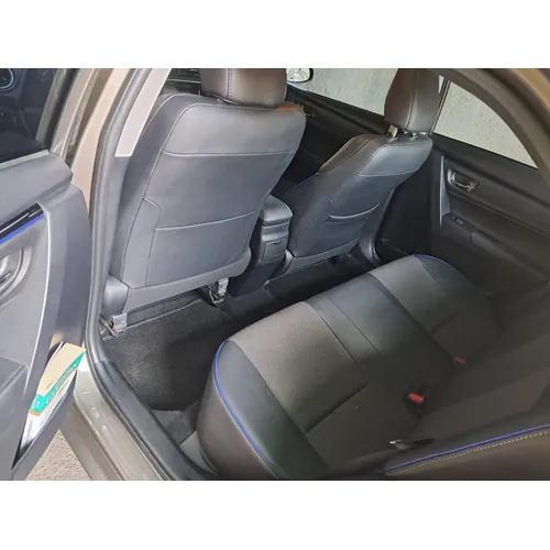 Sedã Toyota Corolla SE 2017 en Caracas — foto 8