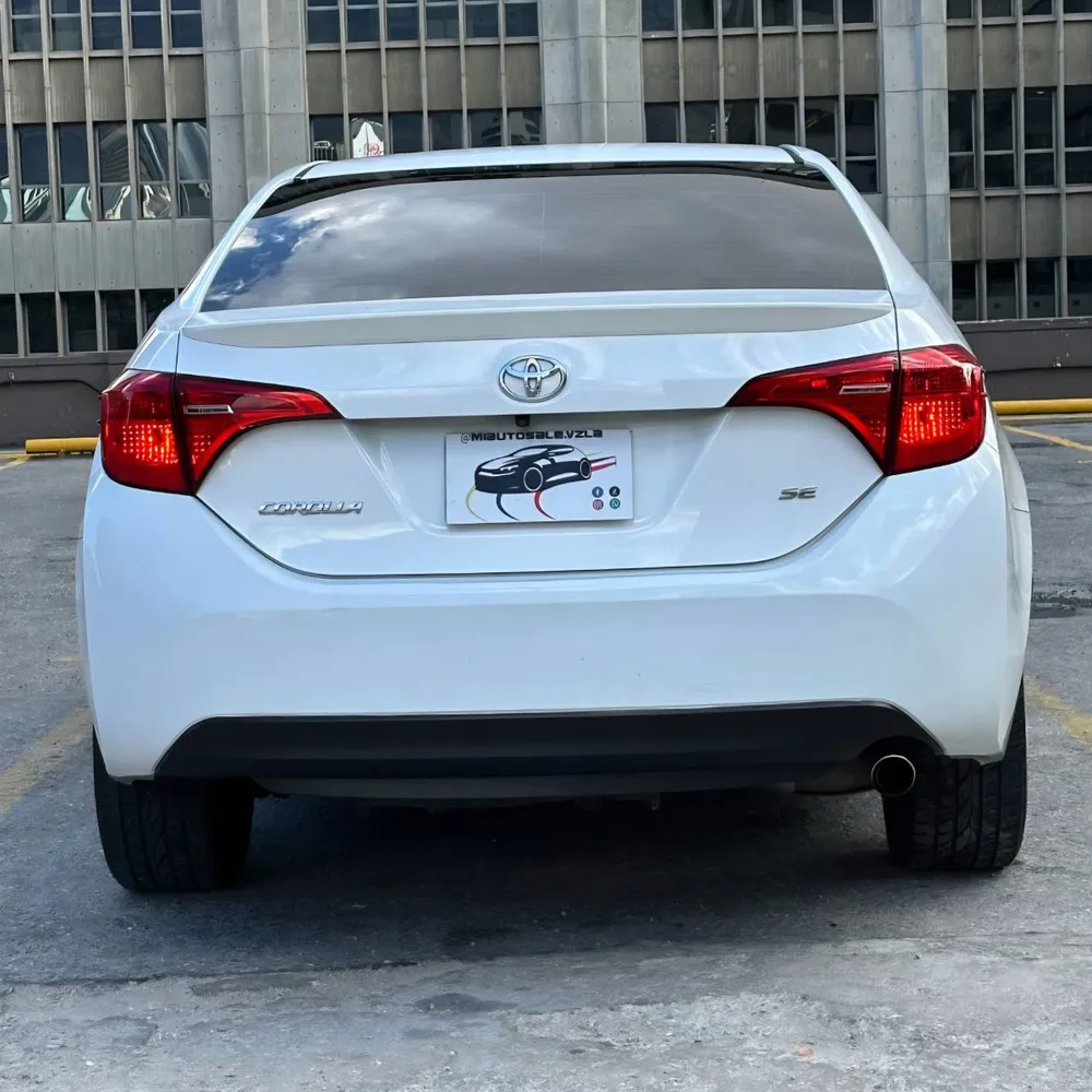 Sedã Toyota Corolla SE 2018 en Caracas — foto 9